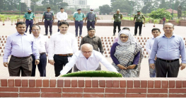 বীর শহীদদের প্রতি মুক্তিযুদ্ধ বিষয়ক উপদেষ্টার শ্রদ্ধা নিবেদন