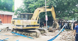 উল্লাপাড়ায় সওজের জায়গা দখল করে অবৈধ স্থাপনা নির্মাণ